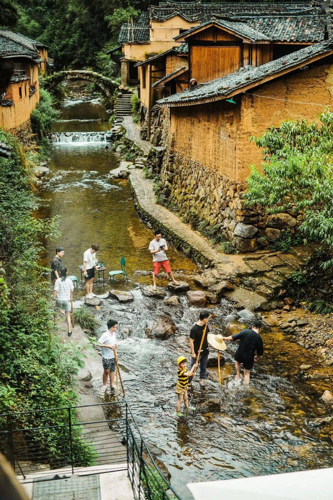 横跨两岸,它曾是《中国国家地理》的取景点,承载了几代松庄人的梦想