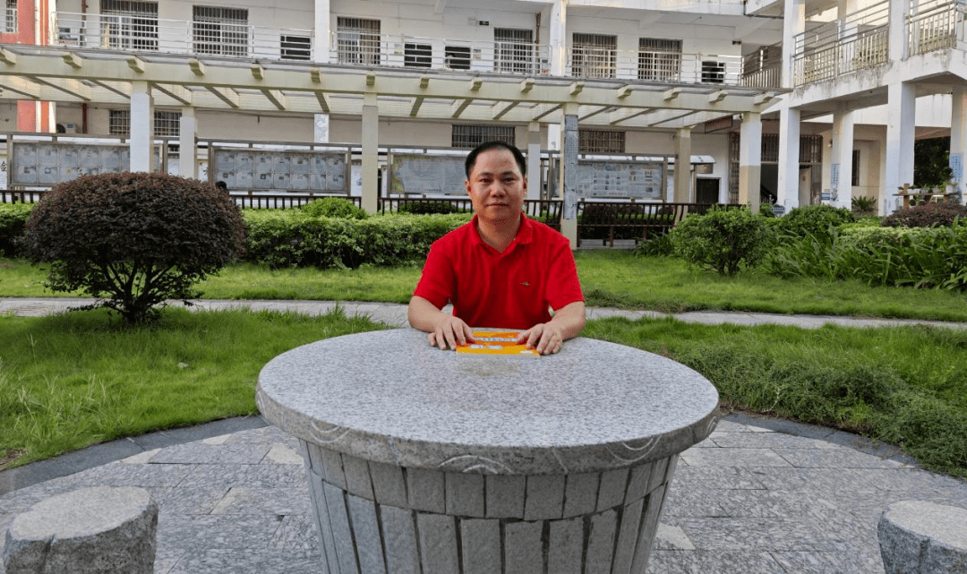 【躬耕教坛 强国有我61模范教师风采录③】王小兵:栉风沐雨勤耕耘