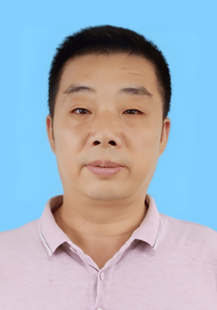 陈建忠,现为清远市广铁一中(万科城)外国语学校高中语文教师,德育副