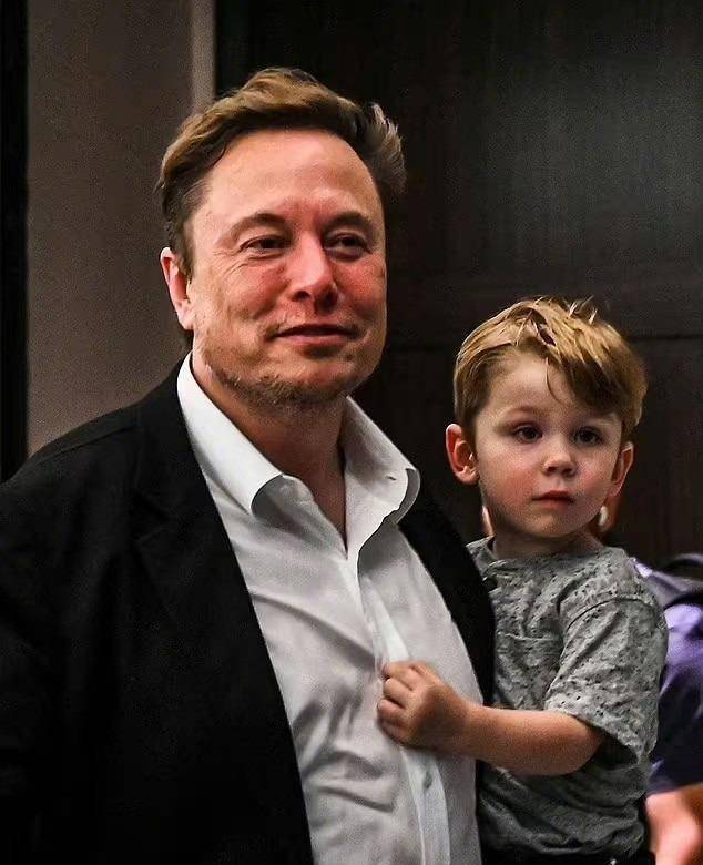 "一家四口"温馨和谐_孩子_里斯_格莱姆斯