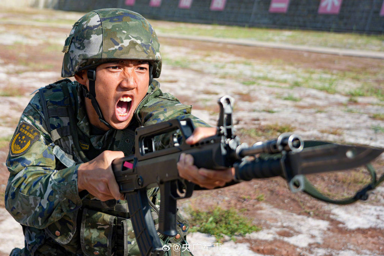 开练!武警新兵刺杀训练杀气十足_胆气_血性_本领