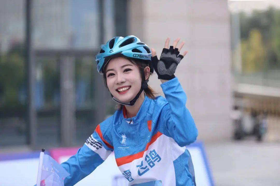 王希:"第一次作为领队带着50名大学生一起骑行,这