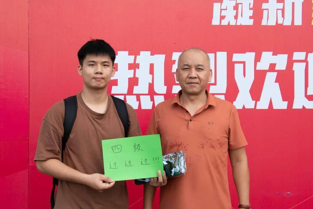 迎新|满"新"欢喜,与你同"行"_学长_新生_梁峰源