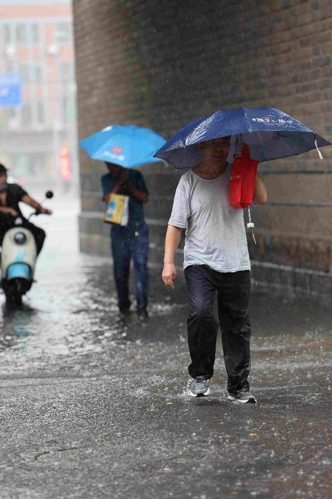 户县大雨图片