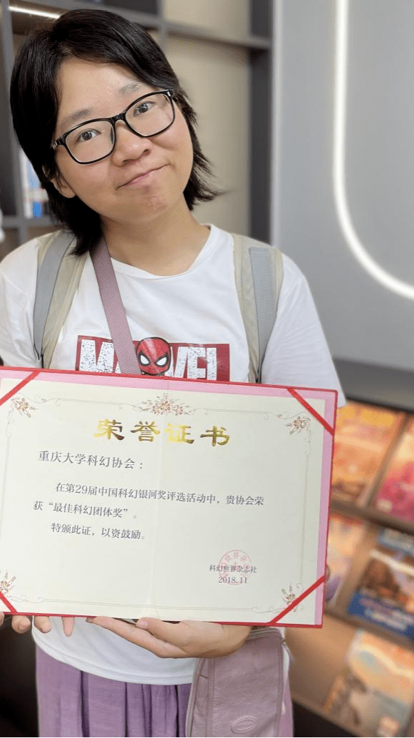 90后短视频博主，任大学副教授！_科普_周思益_物理学