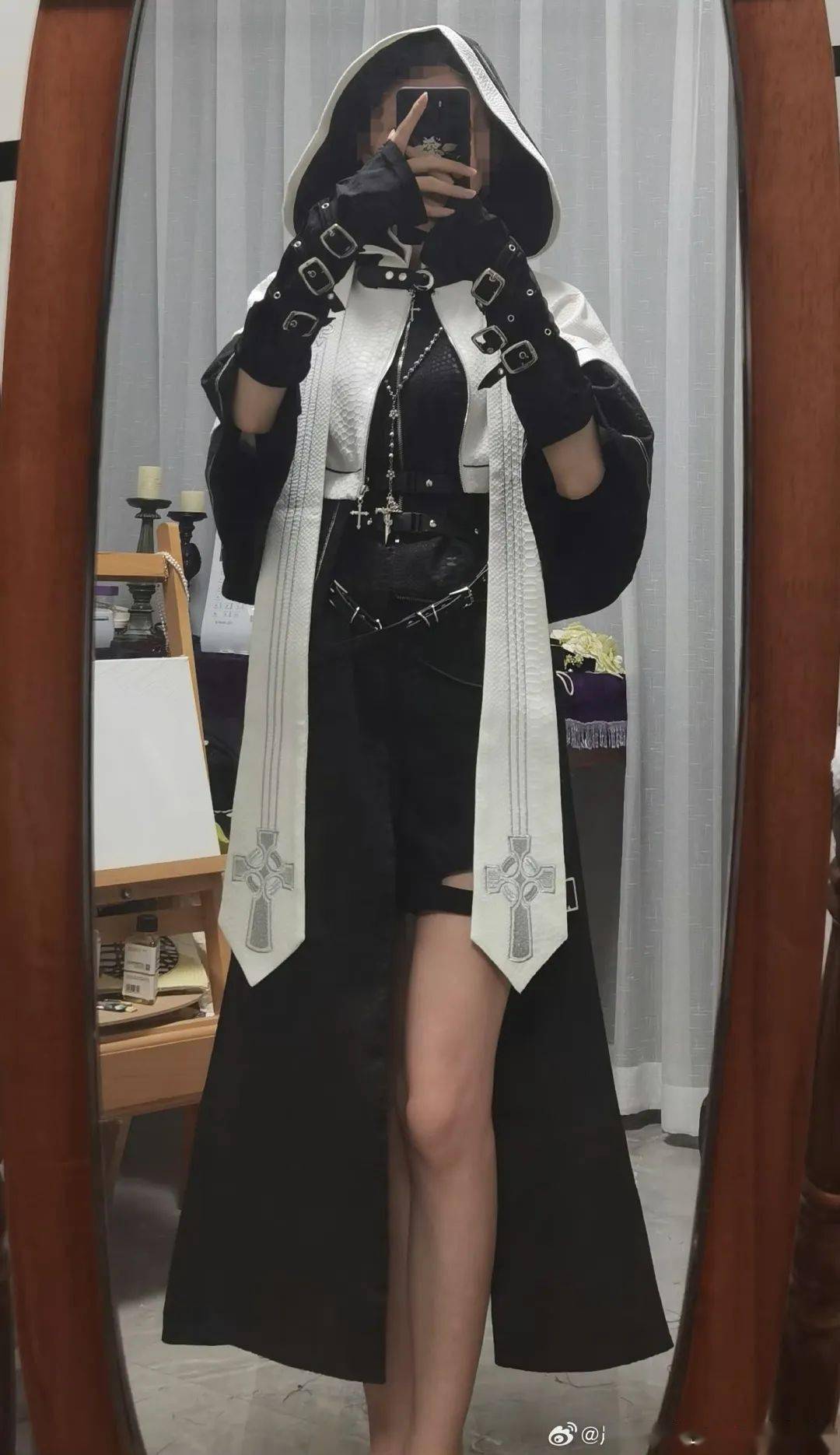 莉莉安娜珍奇柜by 黑眼圈诊疗室状态:预约中是层层叠叠材质与蕾丝构建