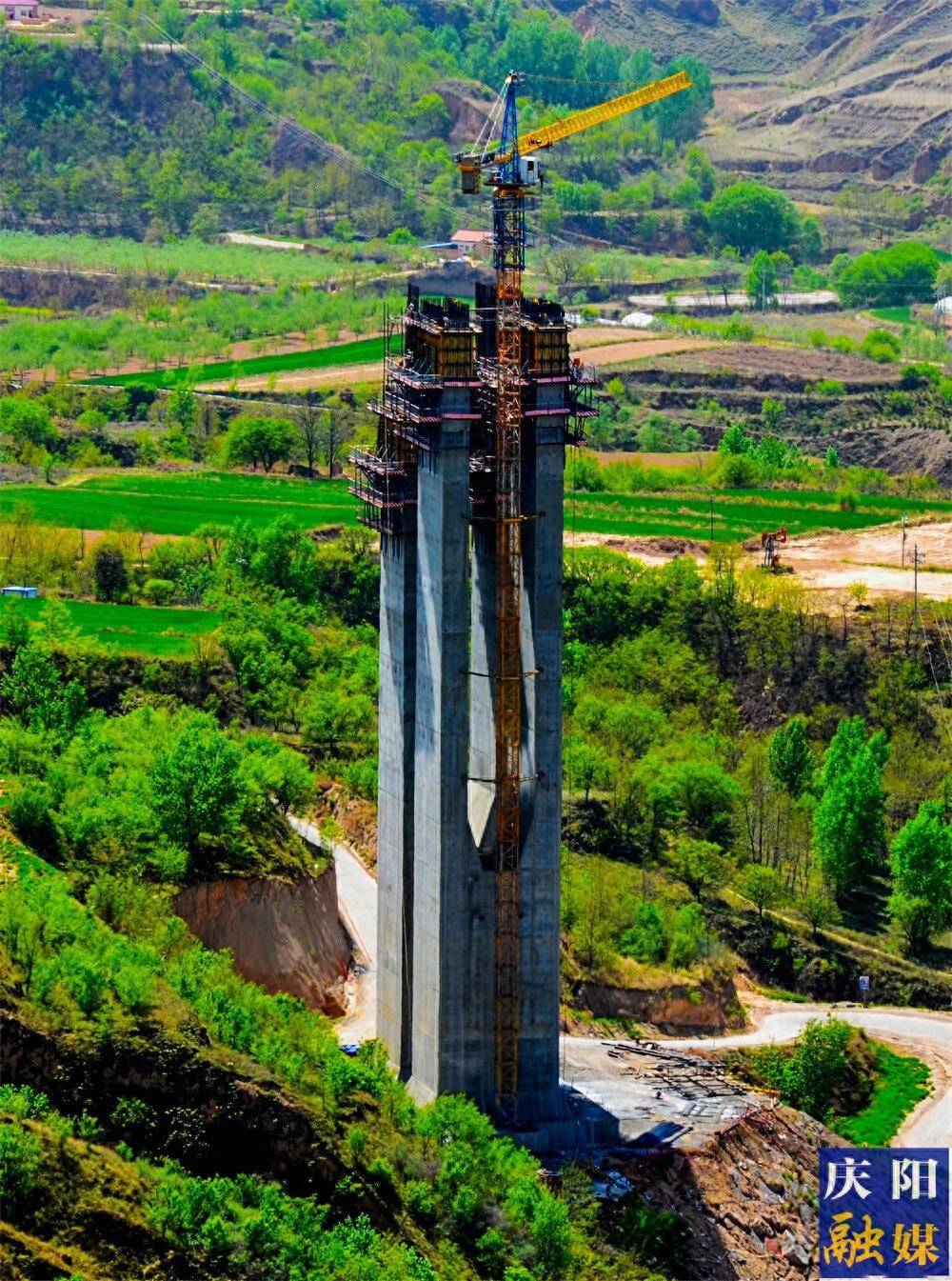 【摄影专题】天堑变通途——银百高速马莲河特大桥修建纪实_建设_桥墩