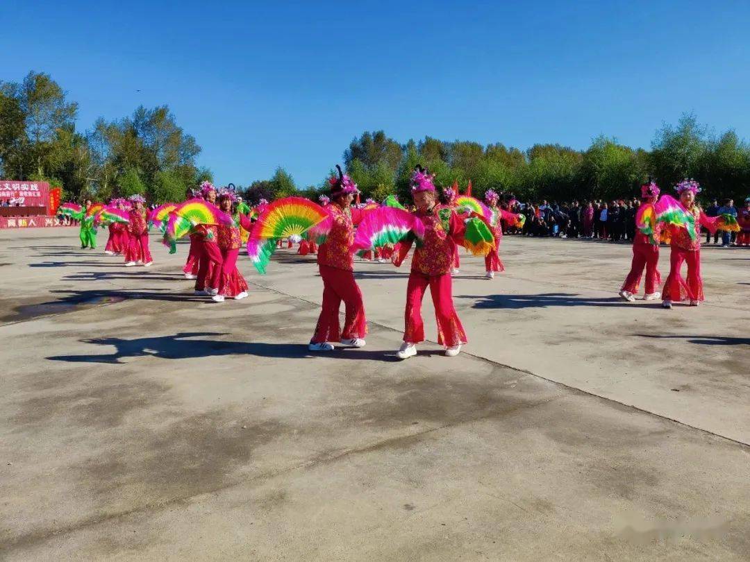 【县区动态】依安县中心镇举办"欢庆迎丰收 砥砺向前行"秧歌舞比赛