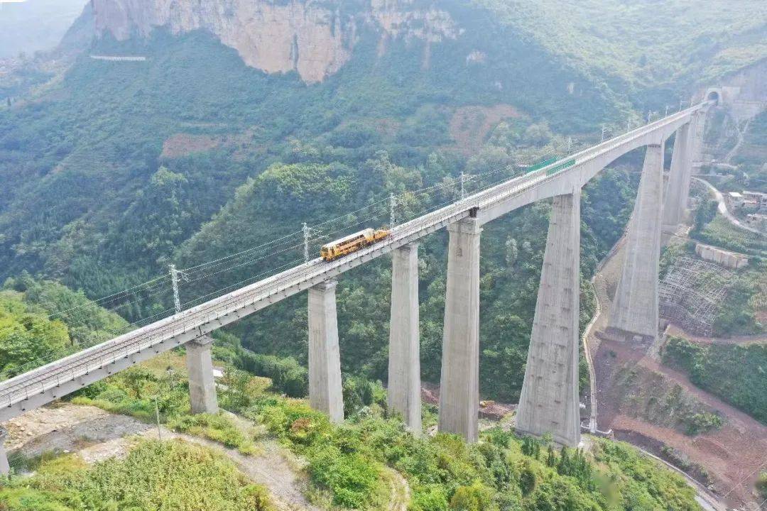 镇雄两个乡镇设站!叙毕铁路全线轨道铺通!预计年底开通!