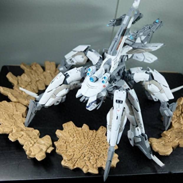 1:100比例可变形蜘蛛,白色圣盾高达模型_机械_细节_感觉