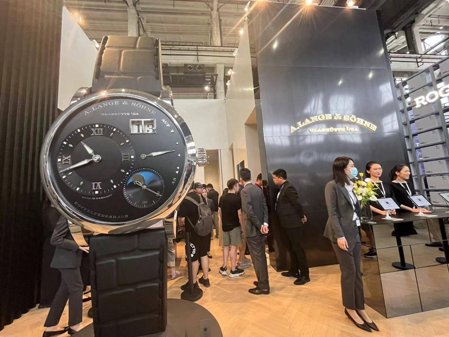 "钟表与奇迹"上海高级钟表展开幕,21款全球首发,还有这些"概念表"击中