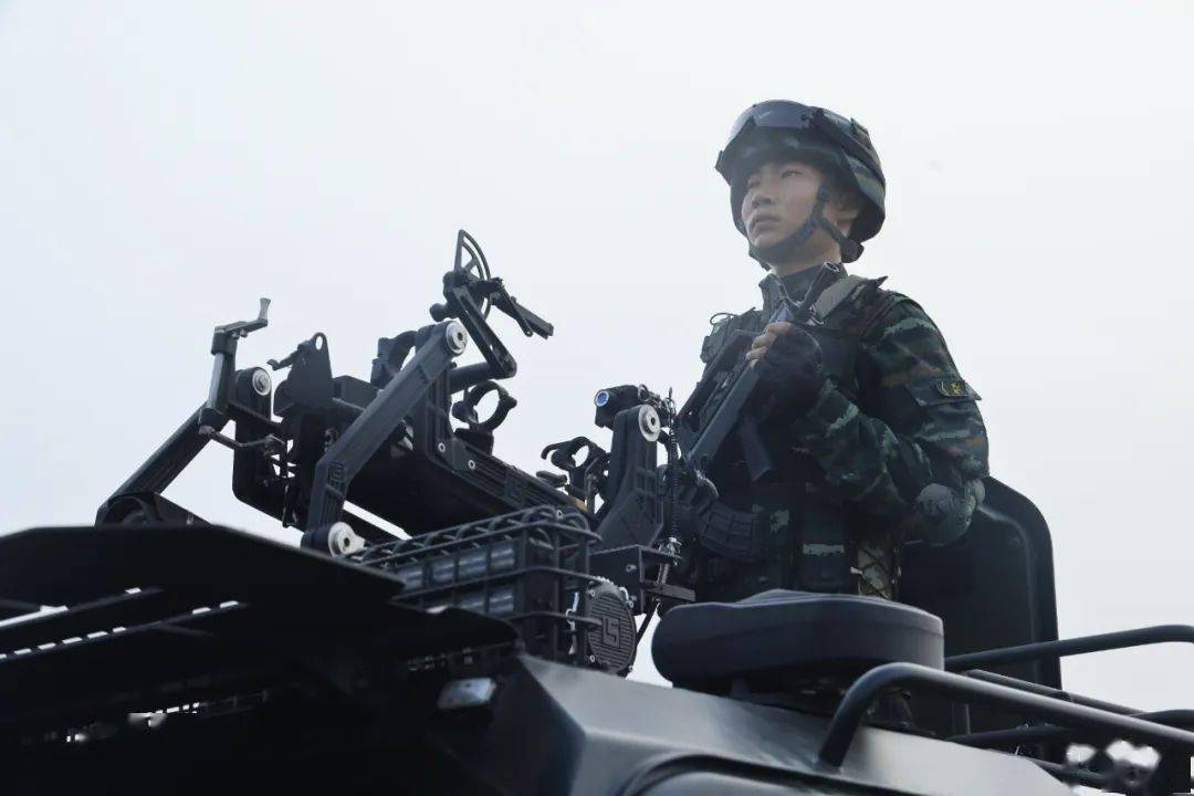 朗吧| 黑马"枪王"_陈子豪_狙击_com