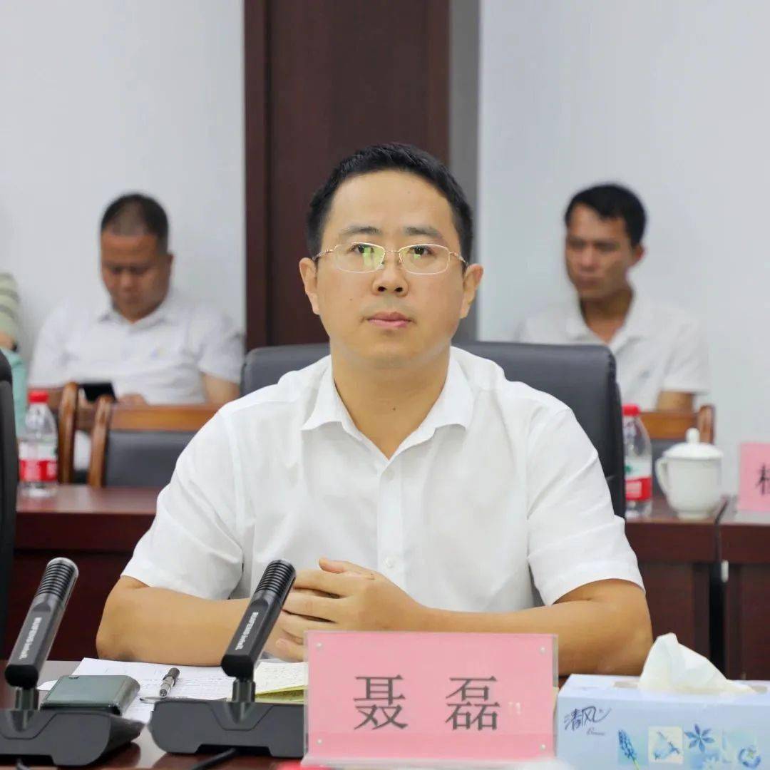 市政府副市长何世刚主持召开海棠区爱国卫生运动调度会