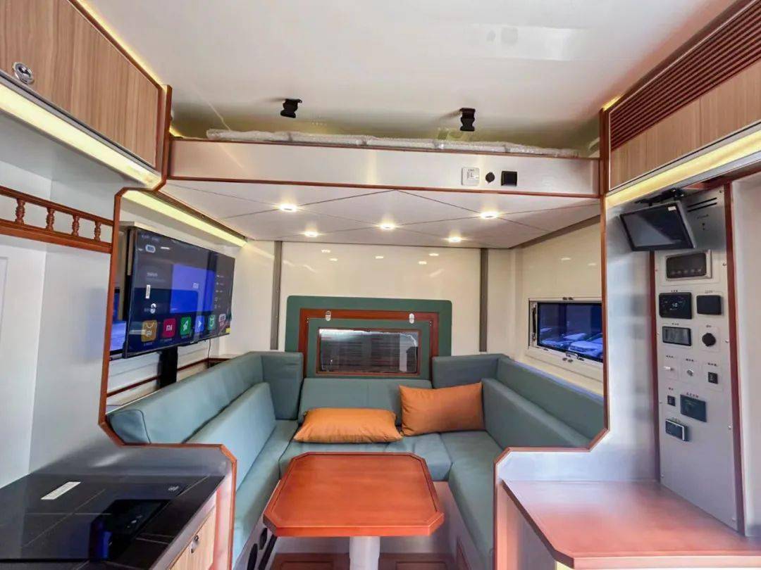乔翔汕德卡房车四驱版 u型卡座 电动升降床布局 动力强劲 配置丰富