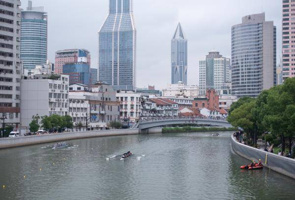 蘇州河上辦賽成為城市景觀，上艇已經融入普通人生活