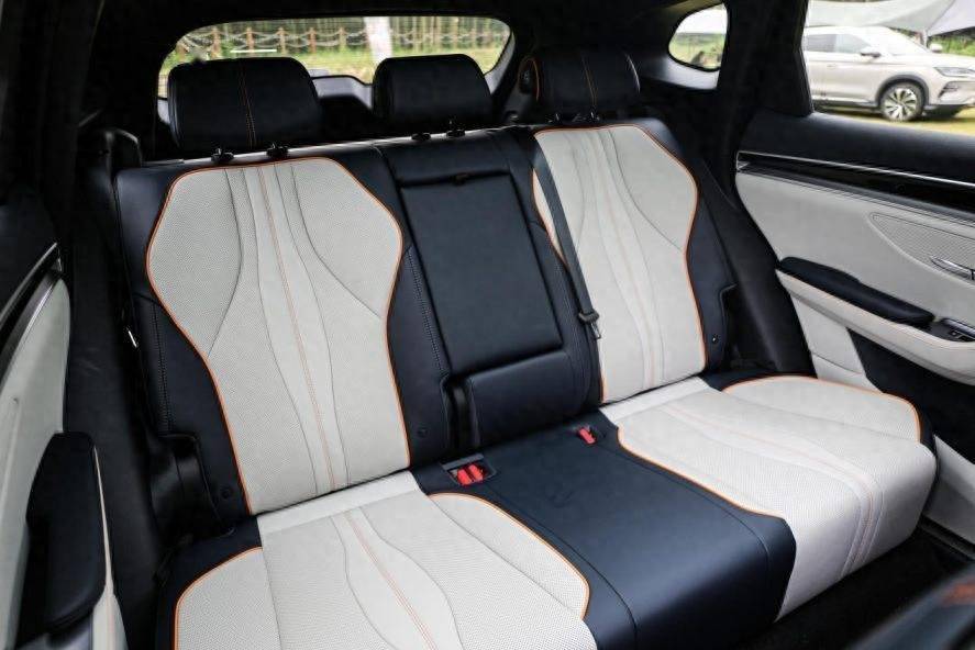 整装再出发,比亚迪宋plus ev冠军版能否继续领跑行业?