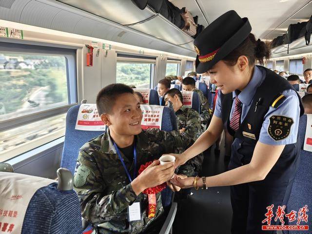 g2181/4次列车温馨服务新兵战士_谢丽娟_车厢_长沙