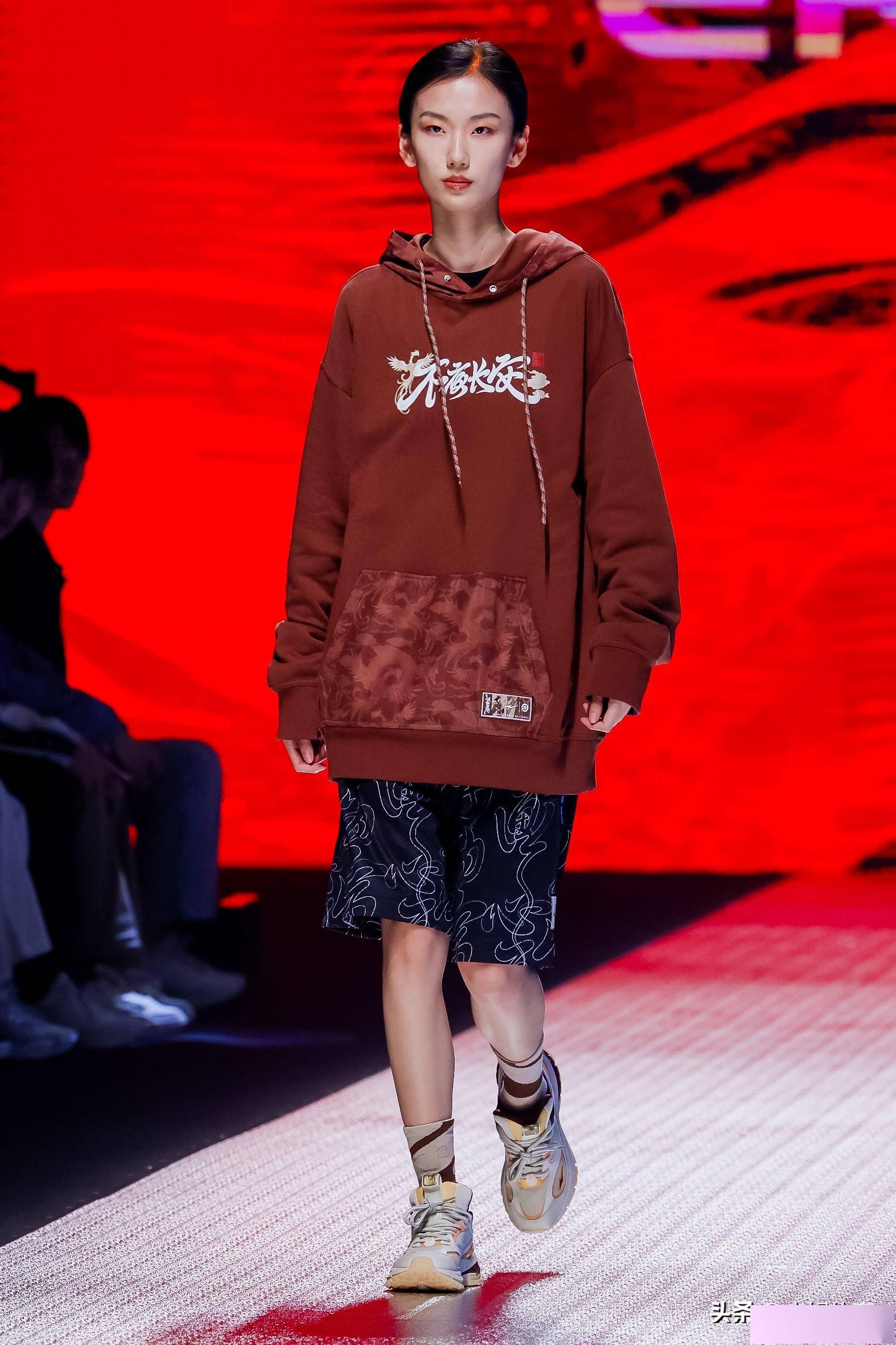 鸿星尔克举办了一场独属于国货们的时装周_中国_时尚_新文化