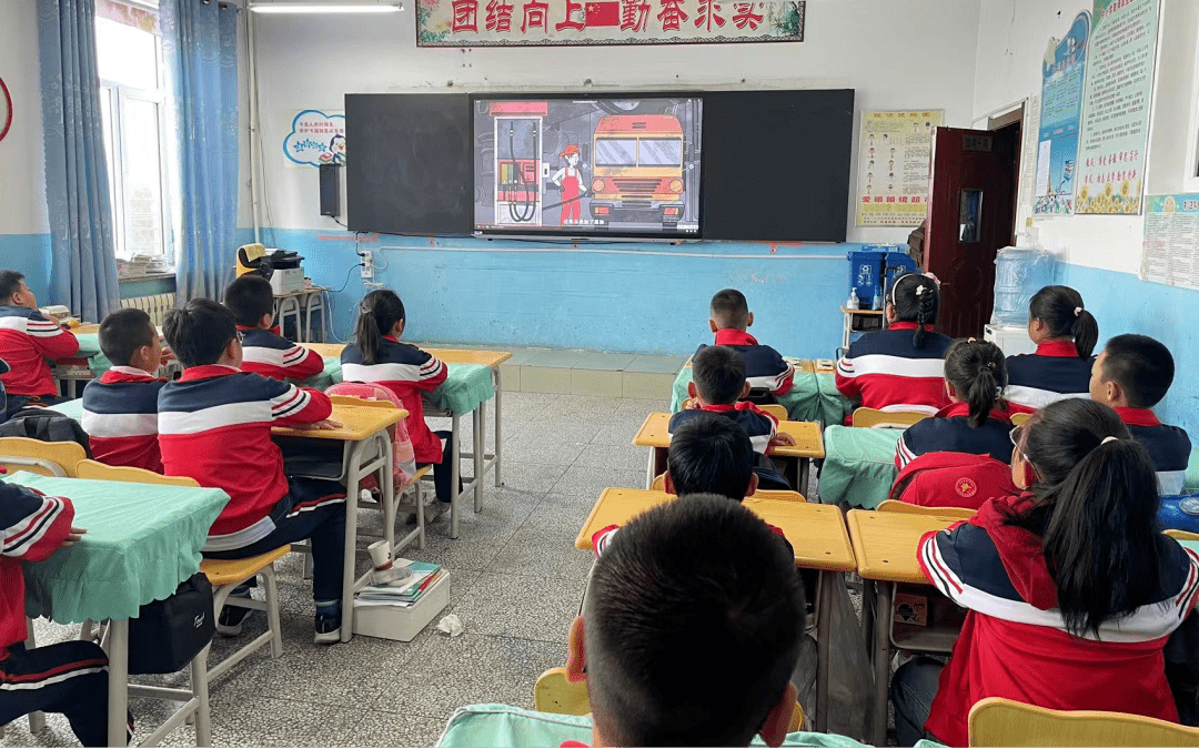【部门动态】抵制走私 人人有责——鹤岗市新南小学开展"反走私进