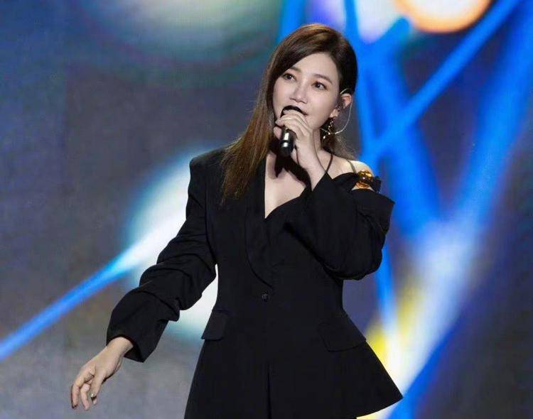 梁静茹演唱会《燕尾蝶》唱不动?