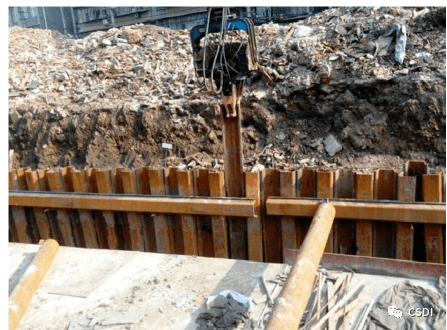 (3)水平受荷桩:港口工程的板桩,基坑的支护桩等,都是主要承受水平荷载