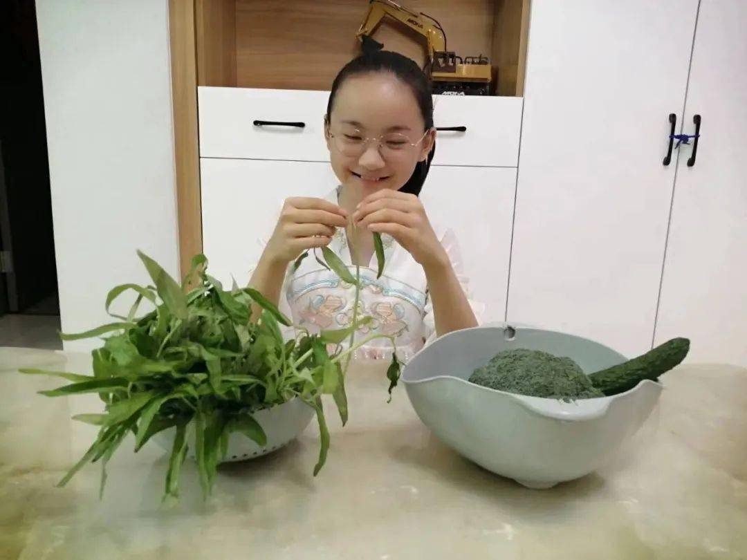 【经开五小|我行我秀】巧手帮厨