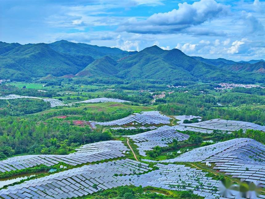 江西省赣州市信丰县正平镇的新能源企业光伏发电站.