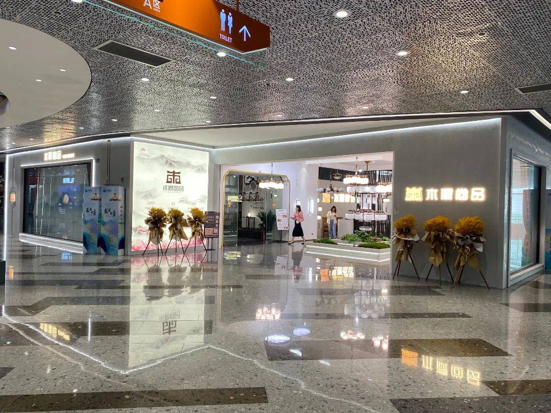 宝辉于1979年在香港成立,拥有44年丰富的水晶灯设计生产经验和完整的