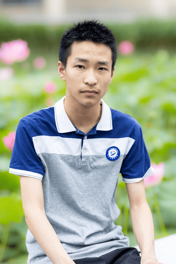 高三(1)班郑翰永列江苏省第一名,高三(2)班李宇轩列江苏省第四名,高三