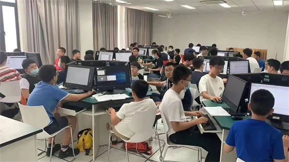 [普陀]曹杨二中:清华招办考察曹二五大奥赛 数学,物理"星云俱乐部"