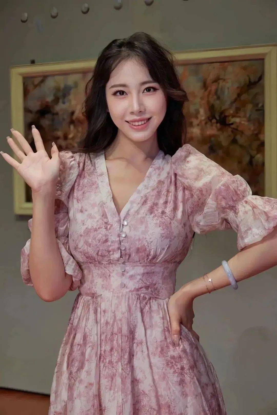 秦昊 饰程天霸赵南 饰莎莎姚喆 饰菲菲王佳宁 饰小帅帅(韩英俊)叶炜航