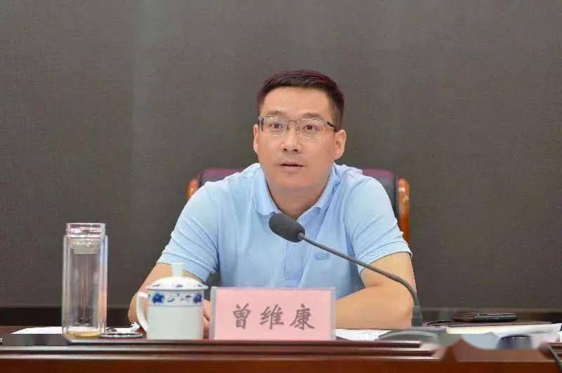 田阳区委副书记,区长曾维康主持会议