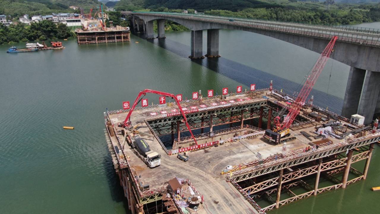 柳梧铁路盘龙柳江特大桥33#主塔首节标准段顺利浇筑_施工_主桥_柳州