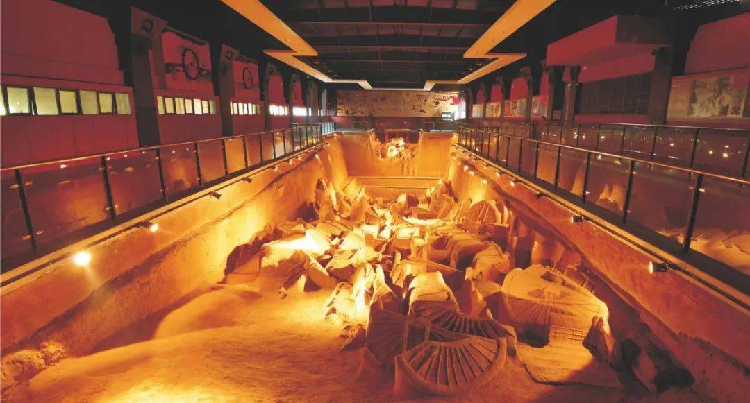 巩义石窟寺景区免费品尝月饼活动;浮戏山雪花洞景区举办"浮戏山首届