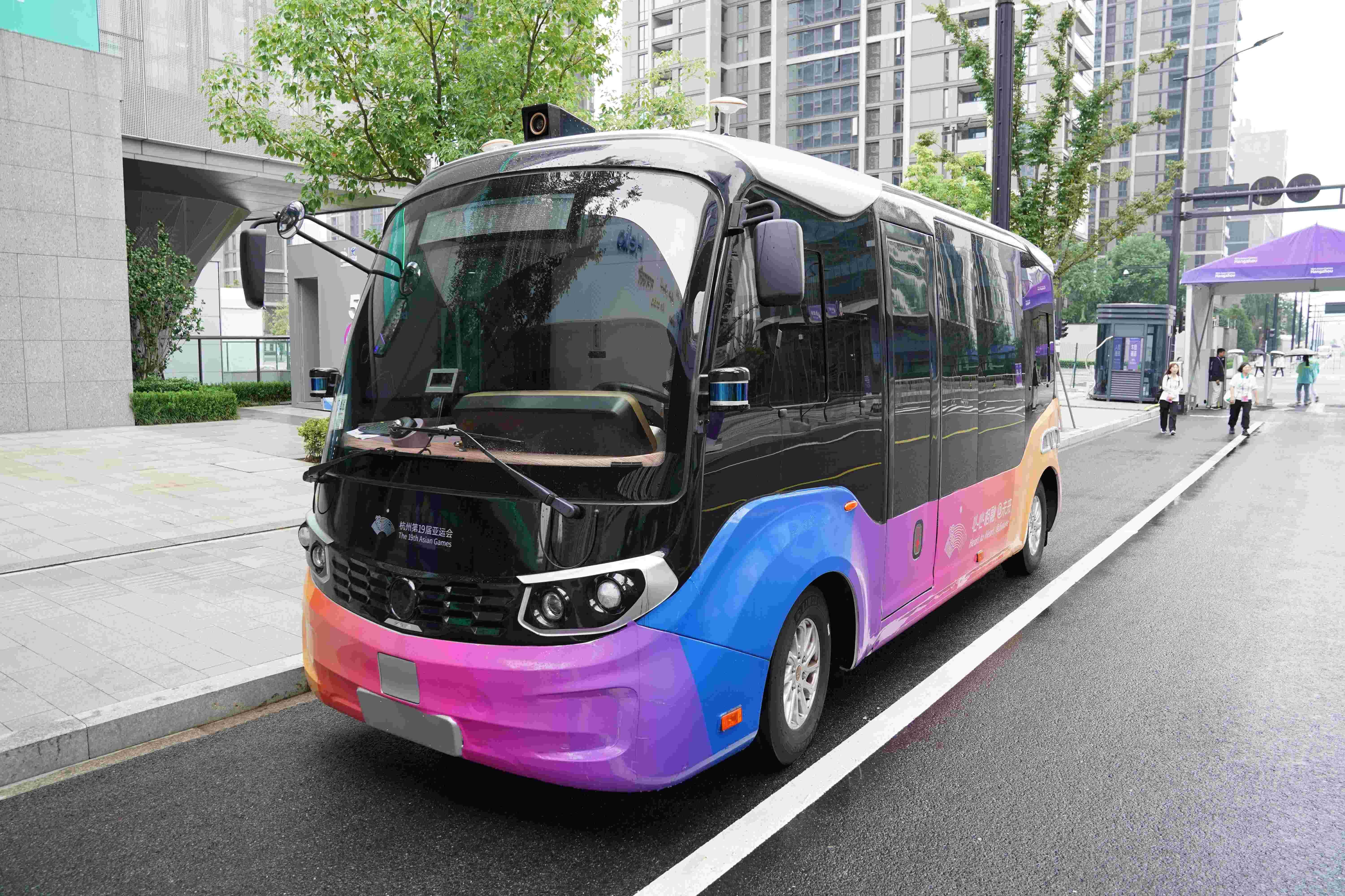 体验便捷与舒适 亚运村智能巴士引领科技风潮_乘客_杭州_车辆