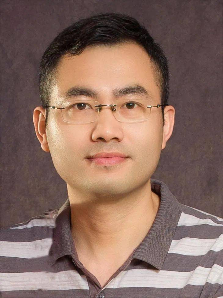 信丰县"最美教师"刘深圳傅聪福 ,男,毕业于赣南师范学院计算机科学