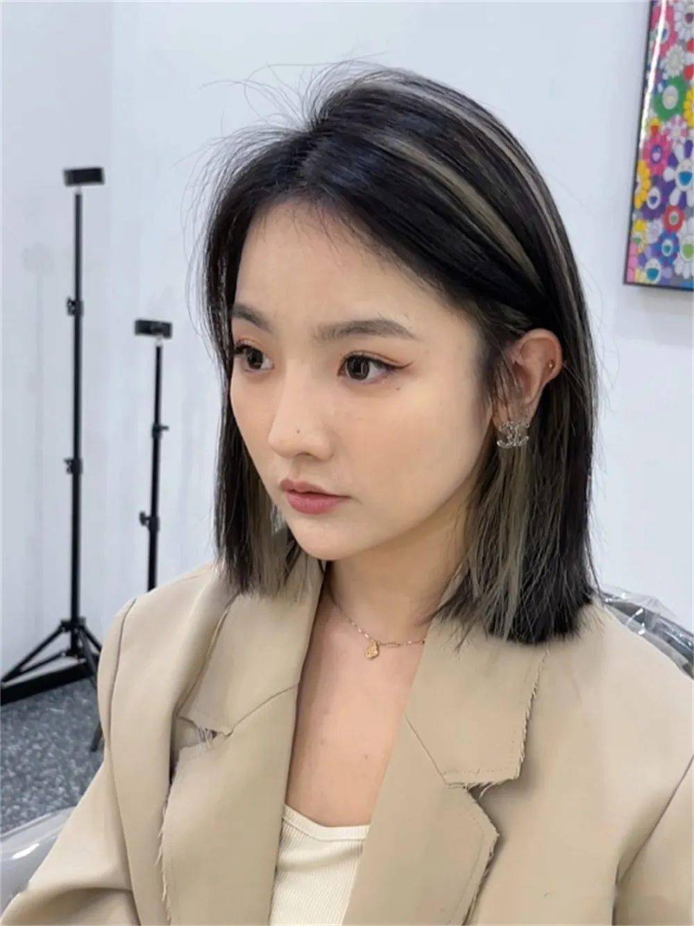" 挂耳染锁骨发 ",又a又甜又时尚._发型_中国_人类