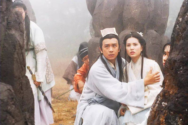 还有他的一大群好妹妹,"王语嫣"李若彤,"阿朱"刘锦玲,阿紫,木婉清等等