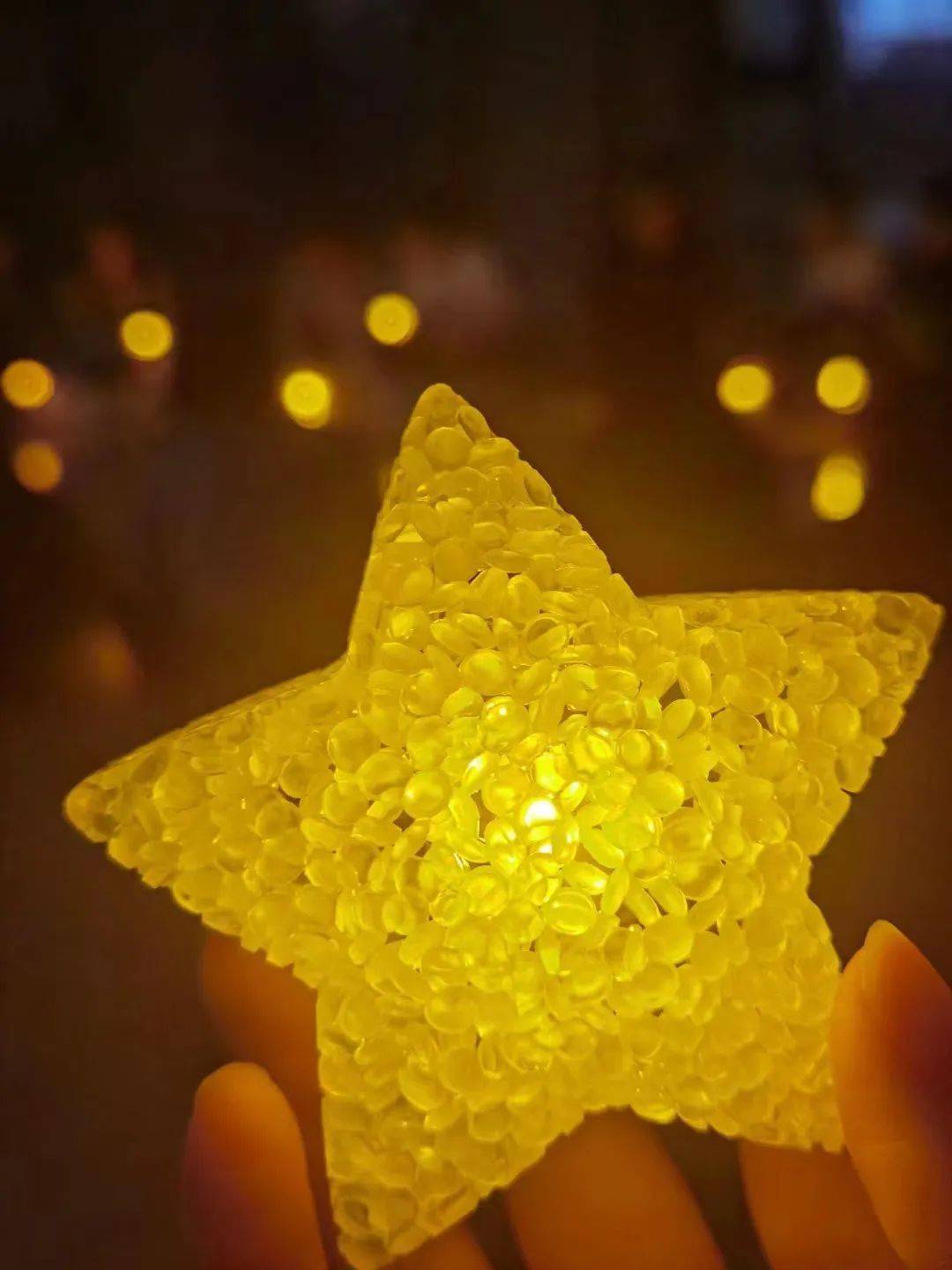 拉近彼此距离暮色四合盏盏星灯相继亮起温暖站·新星破冰福利多多