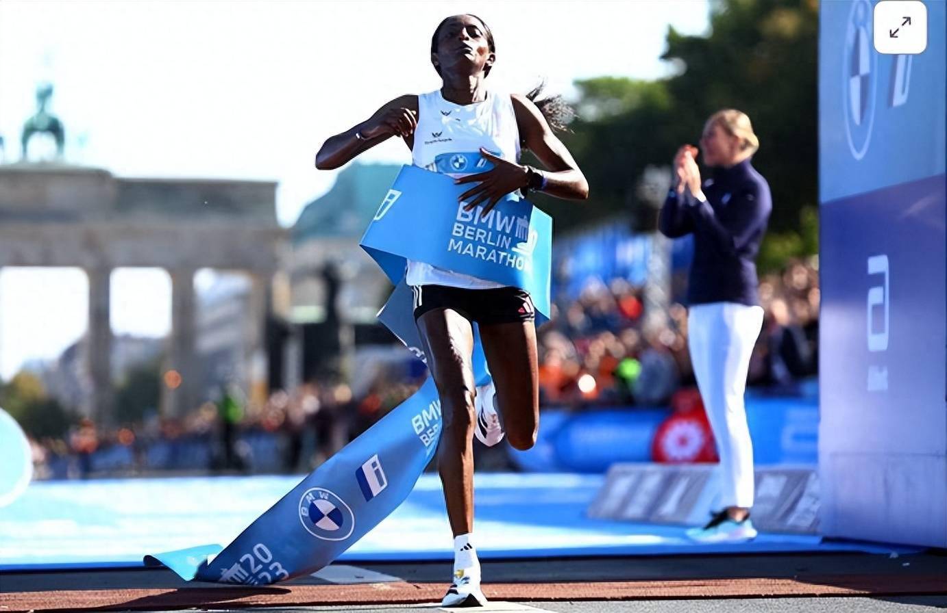 女子全马世界纪录被破 柏林马拉松再出佳绩_比赛_基普乔格_阿瑟法