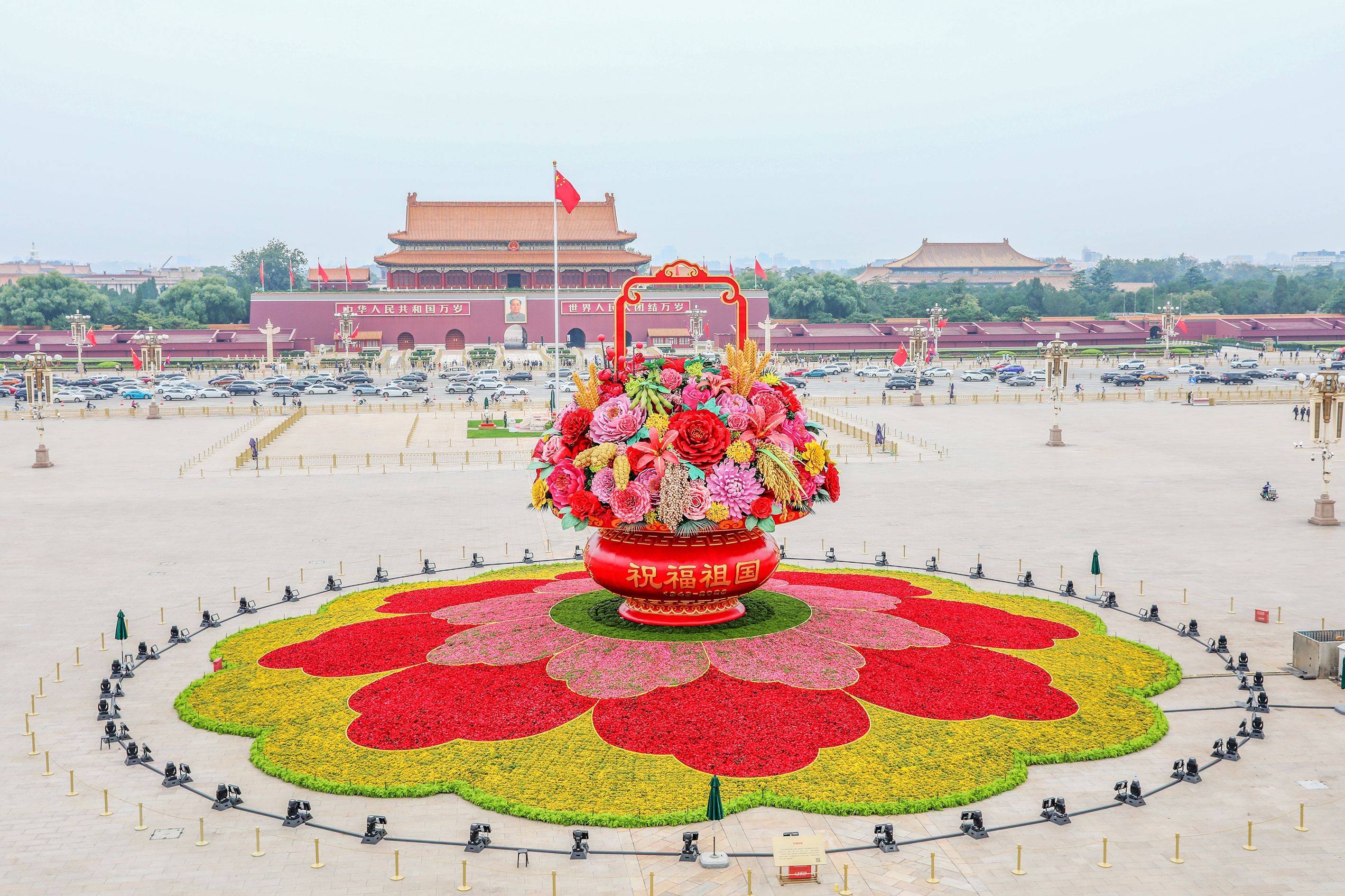 祝福祖国巨型花篮正式亮相,盘点十年国庆花篮