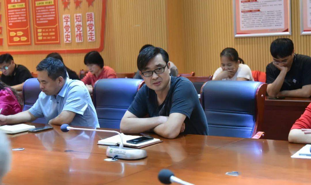 金乡一中召开"培尖促优"工作座谈会