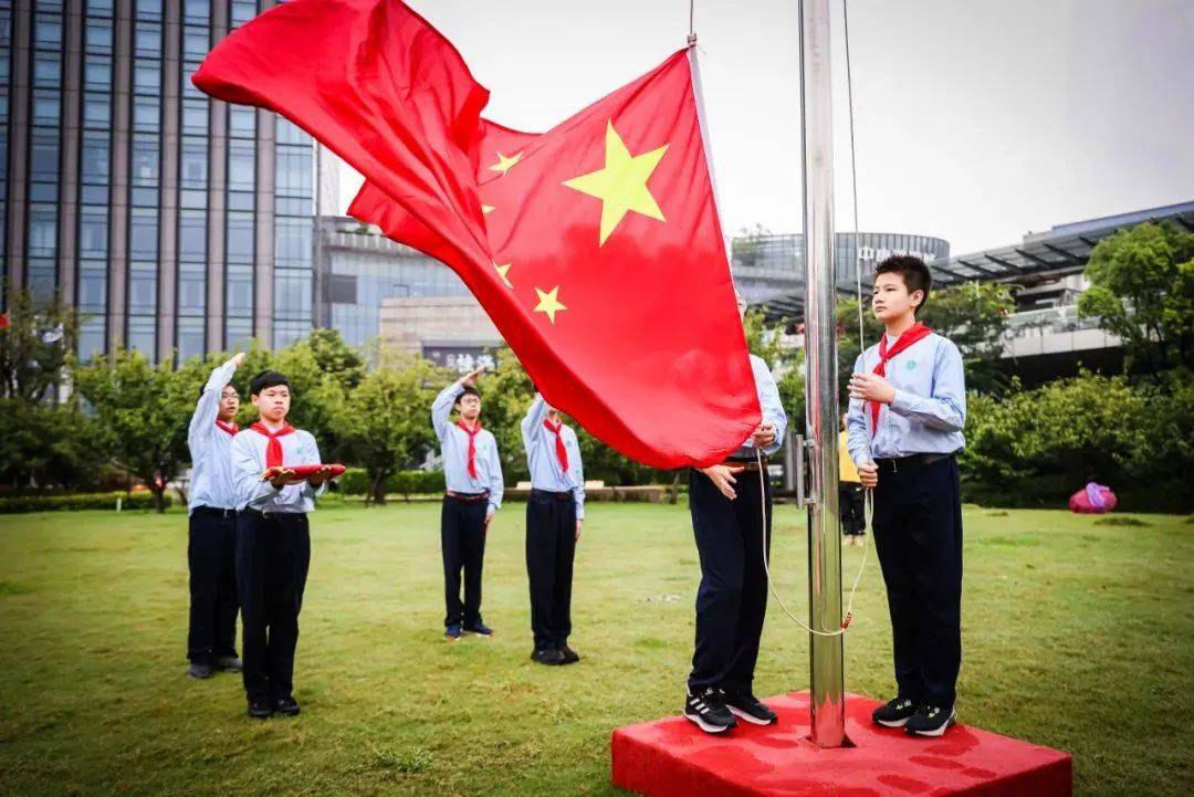 国旗下成长 | "强国一代有我在",梅陇青少年向祖国立志献礼