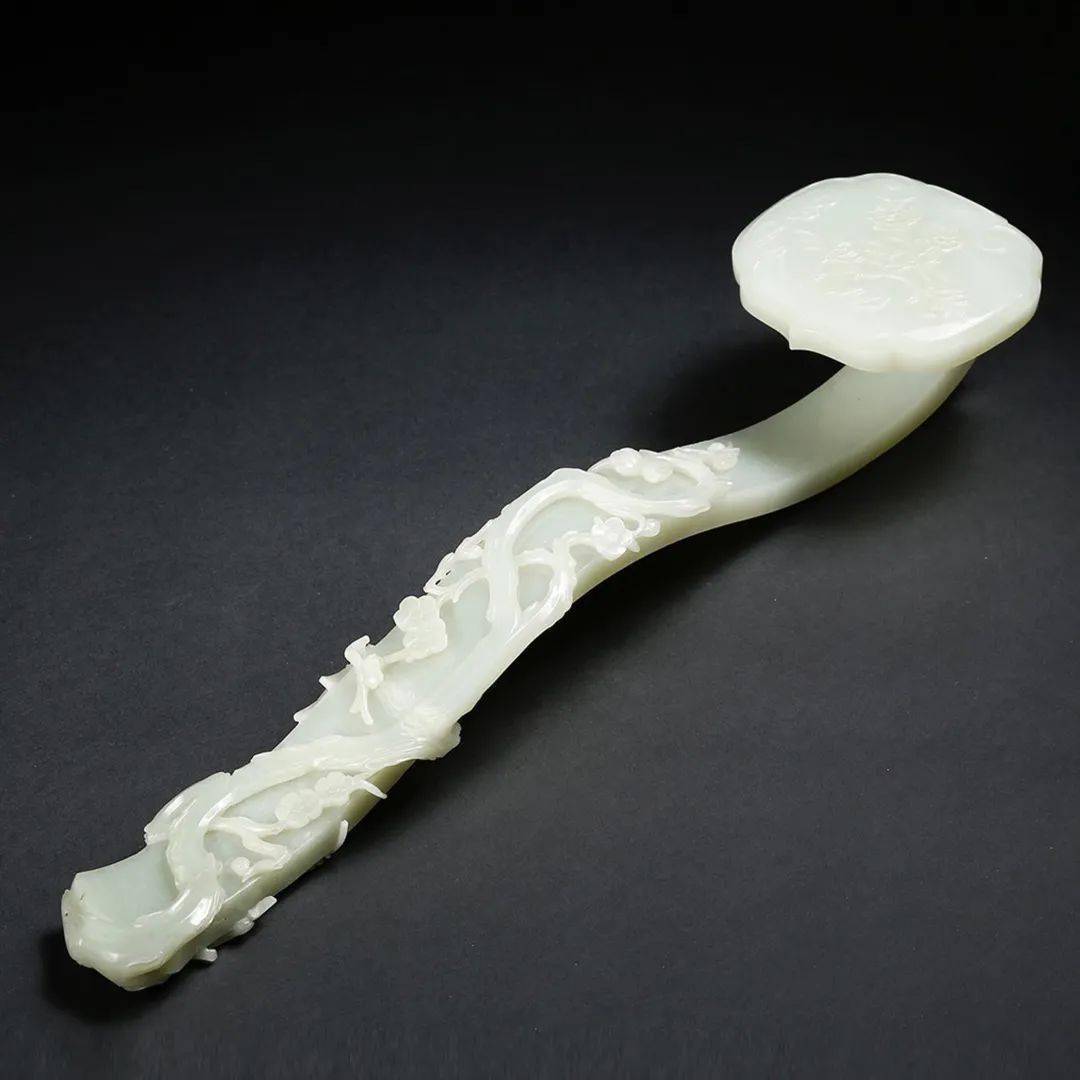 道家灵威之法器,即有文房把玩件也有麾军防身品,每柄如意制作皆具匠心