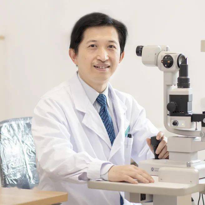 吴荣瀚 ★吴园园,主管护师,口腔医学院牙周科护士主管.