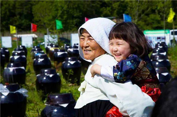 《喜悦》李龙哲《金婚纪念庆典》金龙真《团结焰火映满天》徐大东(同