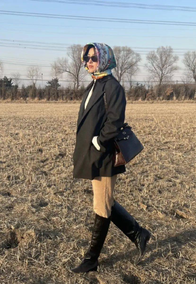 经典老钱风也许是因为热衷于马术的缘故,马术靴是王紫璇的穿搭中高频