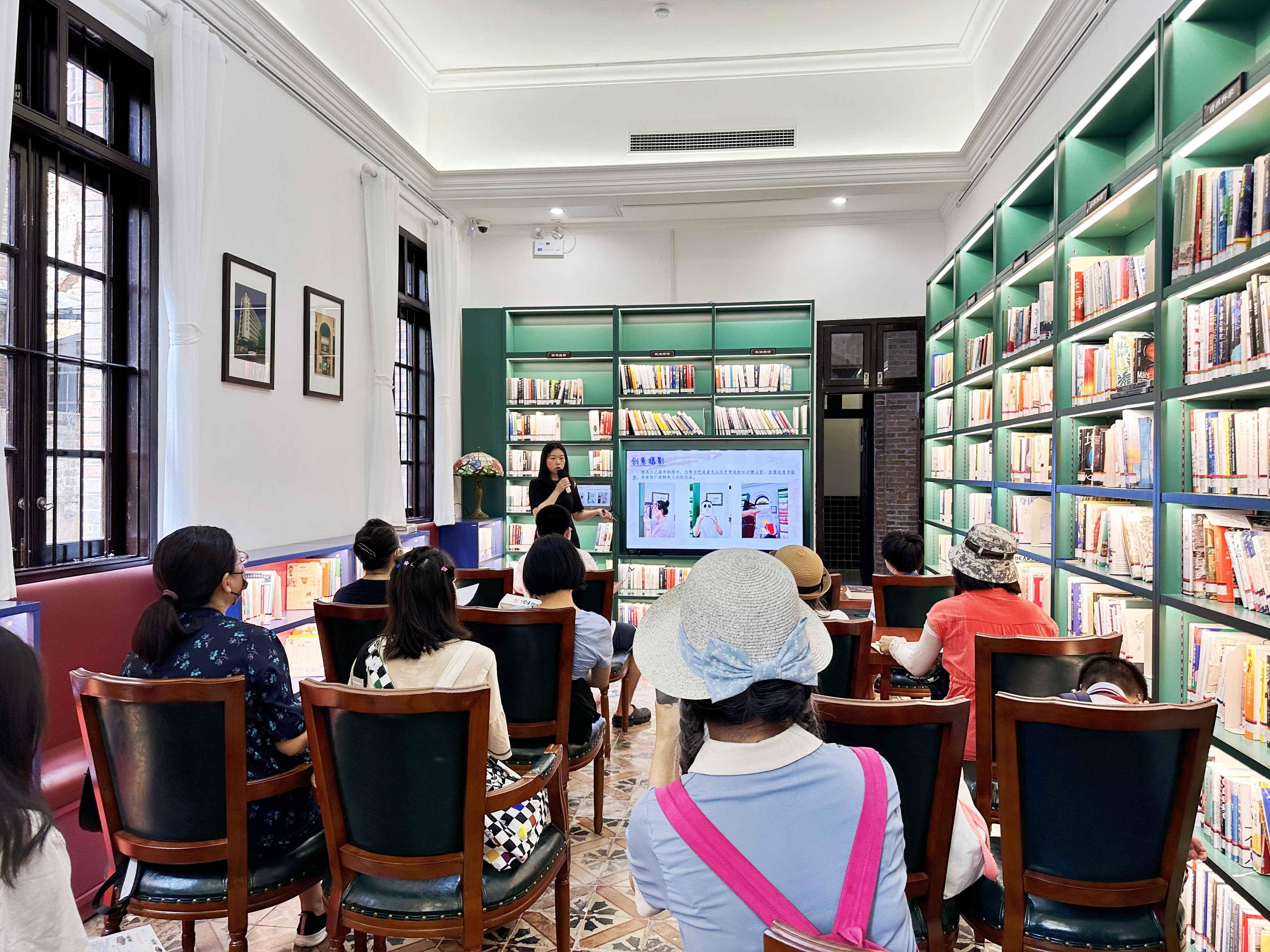 值得一提的是,"柏园粤书吧"已成为文博界,高校举办学术沙龙的一个热门