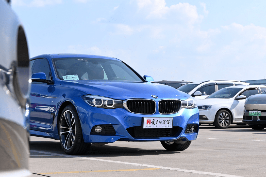 【路试笔记】半价买纯进口顶配四驱二手宝马330igt,空间与操控兼得