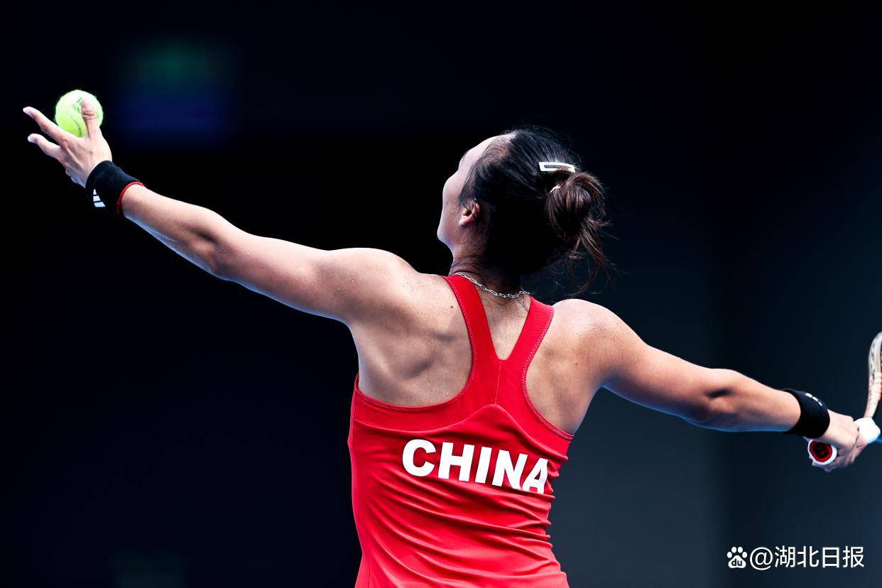 杭州亚运会网球女单:头号种子郑钦文轻松晋级八强_选手_时龚_中国